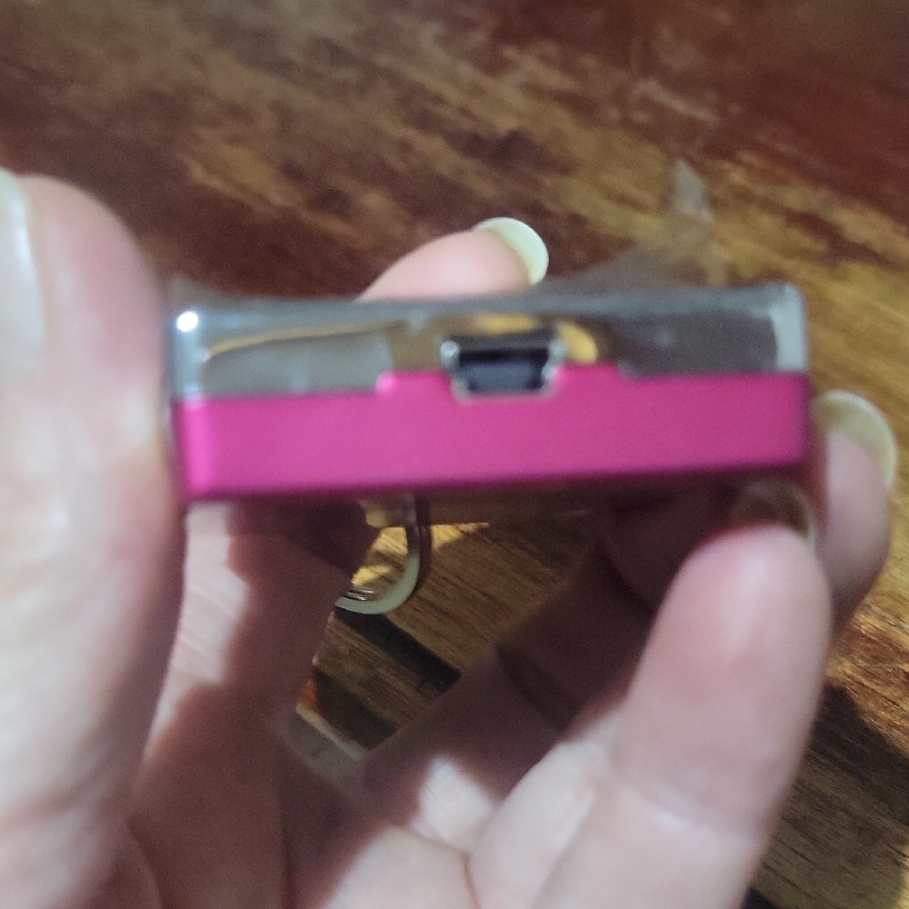 NEW Digital Photo Viewer Keychain - Picture 3 of 3